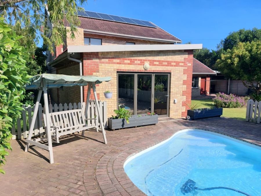 5 Bedroom Property for Sale in The Island Western Cape